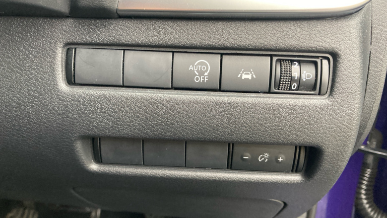 Nissan Qashqai 1.3 DiG-T MH Acenta Premium 5dr Petrol Hatchback